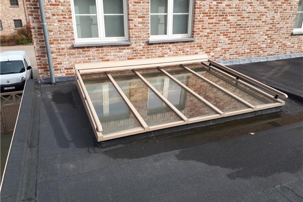 Lessenaars lichtstraat met zonwering